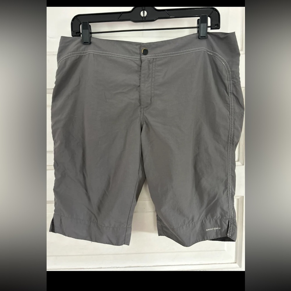 Columbia Women’s Onmi-Dry Gray Athletic Shorts. 10.5 Inseam. Size 10